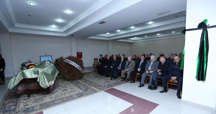 Xalq artisti dəfn olundu -