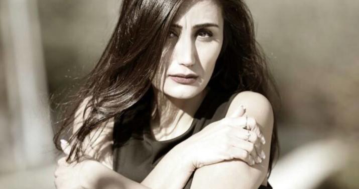 Gədələrin dizi üstə oturan bu aktrisalar... -