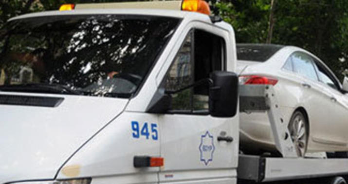 Avtomobilini evakuatordan qaçırtdı -