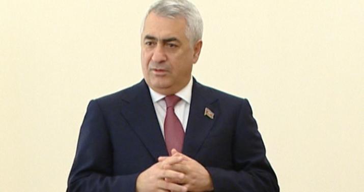 Cavid Qurbanov jurnalistlərə ev hədiyyə edib? - Açıqlama