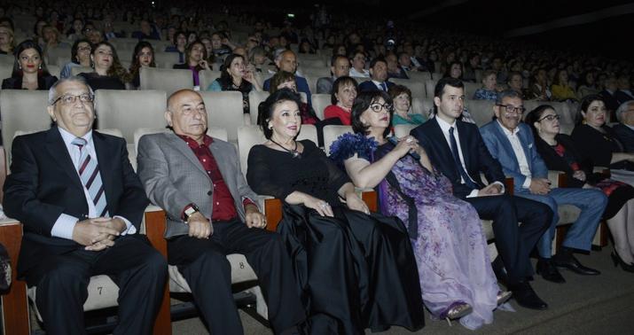 İki inci, iki canlı tarix -