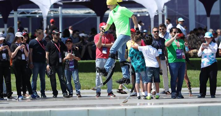 Bakı bulvarında Formula 1 əyləncələri  -