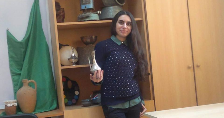 Azlığın nümayəndəsi olan xanım -