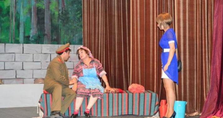 Lənkəran Dram Teatrı tamaşaçılarla vidalaşdı