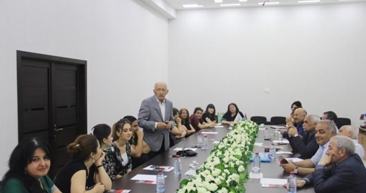 Nizaminin poemaları niyə roman adlanmasın? –