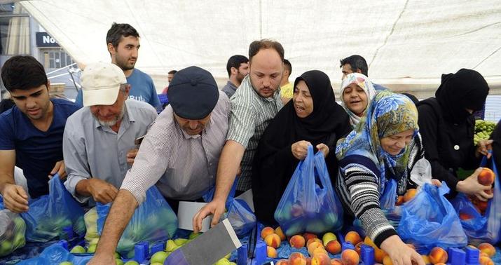 Bazarda hər şey pulsuz oldu - Foto
