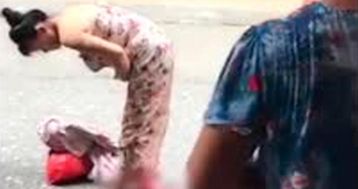 Küçədə doğub, yoluna davam etdi – Video/18+