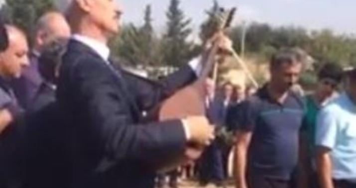 Aşıq Ədalətin dəfnində molladan əvvəl Saz… -