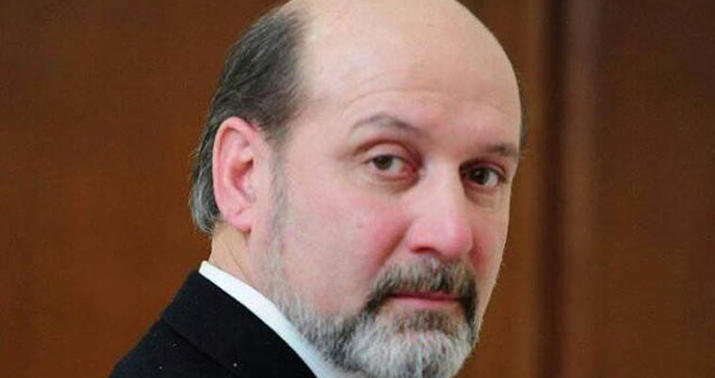 “İftixar çağırdı kabinetinə, dedi, sən də qol çək...”