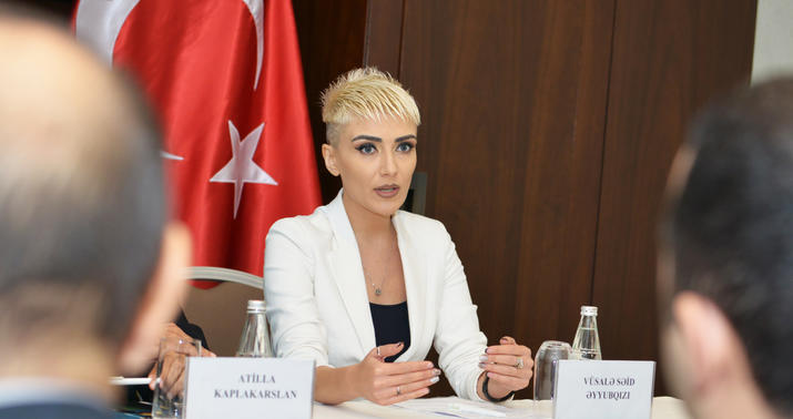 Azərbaycanda seçim başladı: kral və kraliça seçiləcək -