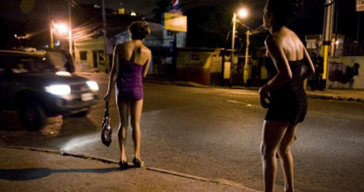 Fahişə də əlini yelləyib demişdi ki, gic-gic danışma...