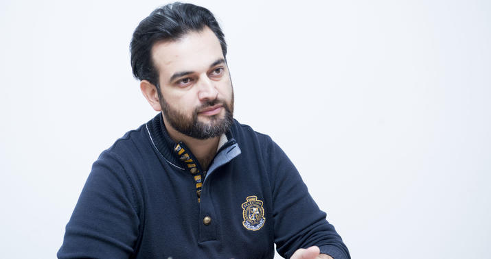 İbadət edən rejissor: “Yataq səhnəsini 50 cür təqdim edə bilərəm...” -