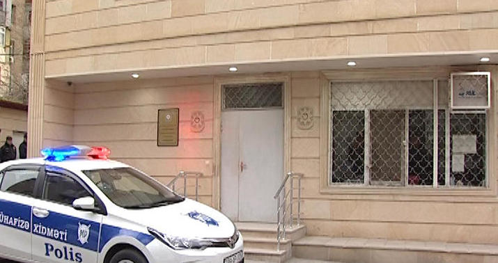 Banka basqın edən kişi:  "Bıçağı xanıma yaxınlaşdırıb..." -