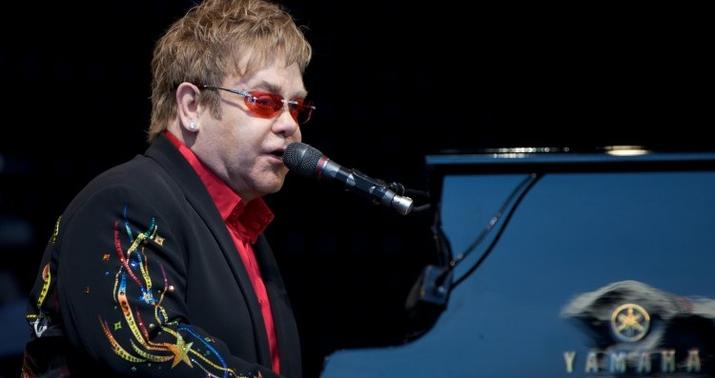 Elton Con xəstəxanaya yerləşdirildi