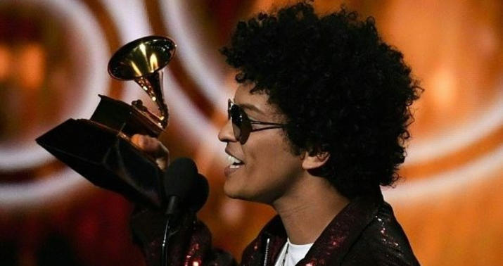 Bruno Mars "Qremmi" aldı -