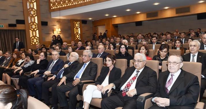Mehriban Əliyeva “Bir ailə”nin təqdimatında -