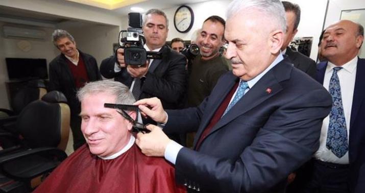 Baş nazir bərbərlik etdi -