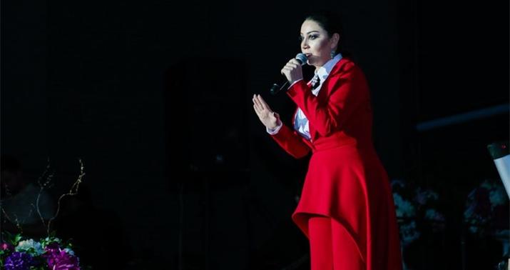 Damla oxudu, iranlı kişilər göz yaşı tökdü -