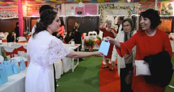 Toyda qonaqlara it yeməyi verdilər -