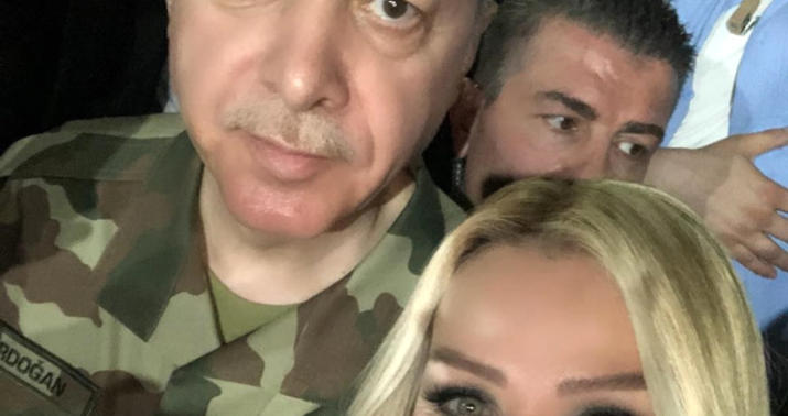 Səda Sayan Ərdoğanla selfi çəkdirdi -