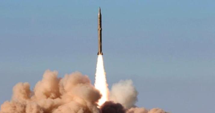 İran İsrailə raket zərvələri endirib