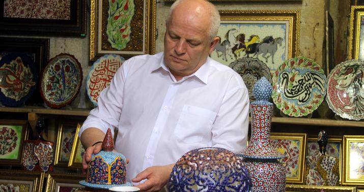 Nazir ustalarla zarafatlaşdı: