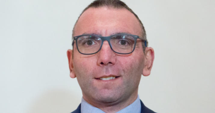 Bir yəhudi Bakıya gəlir, aşiq olur və qız... -