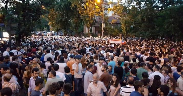 İrəvanda gərginlik -