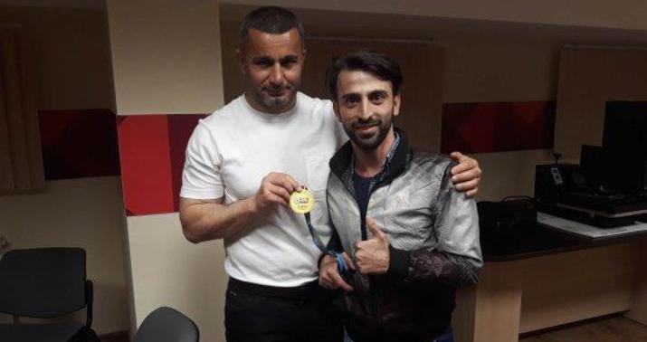 Qurban Qurbanov qızıl medalını jurnalistə niyə verdi? -