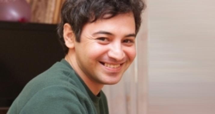 Dəvədəlləyinə oxşayan bir xanıma görə… -