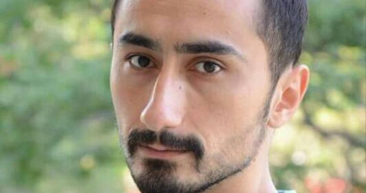 Ortasından bölünmüş əriyə oxşar dodaqlarla... -
