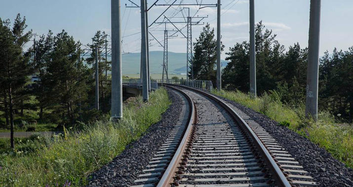 Bakıda qatar avtomobillə toqquşdu -