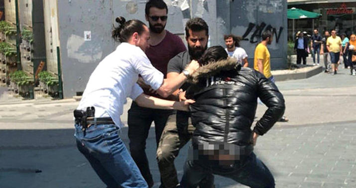 Mərakeşli turist bir torba pulu dilənçilərə payladı -