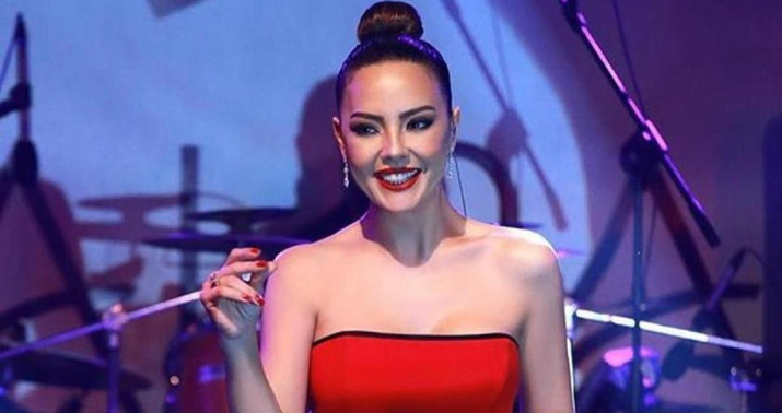 Ebru Gündeş Bakıya gəldi