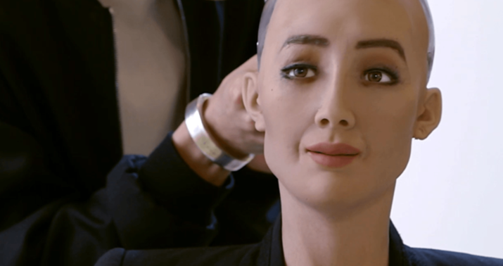 Dünyanın ilk ağıllı robotu Azərbaycan milli geyimini geyinəcək