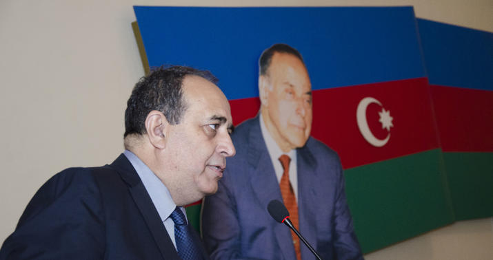 Vilayət Quliyev kitabını təqdim etdi -