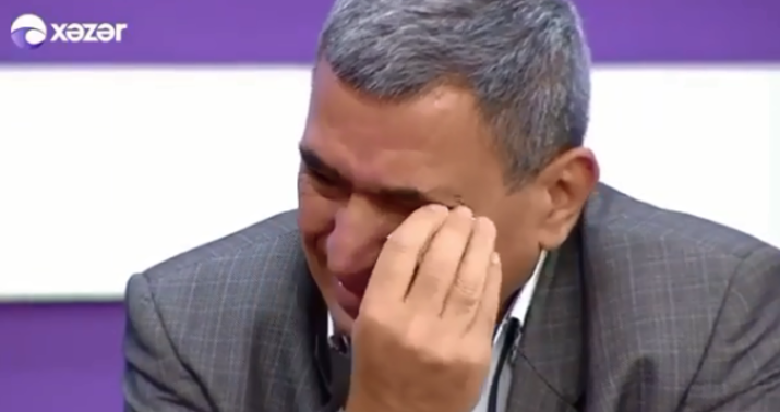 Oğlunu itirən əməkdar artist canlı efirdə ağladı -