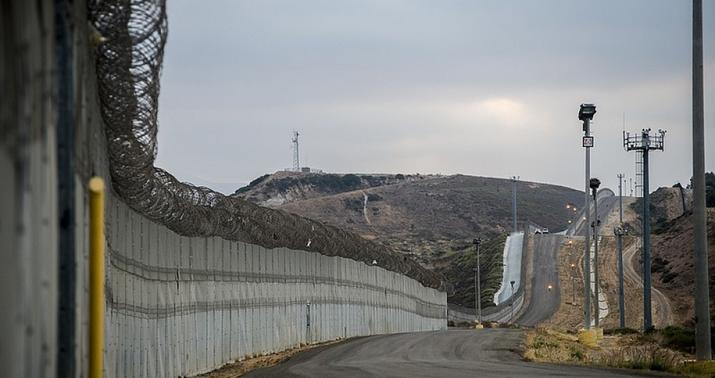 ABŞ ordusu Meksika ilə sərhədə nəzarəti gücləndirir
