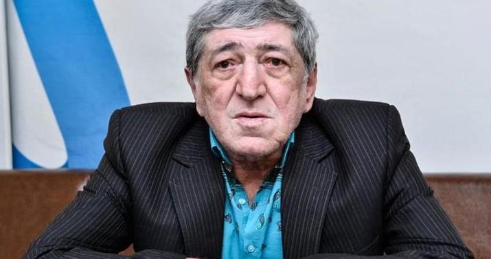 Rəmiş qohumlarından imtina etdi: