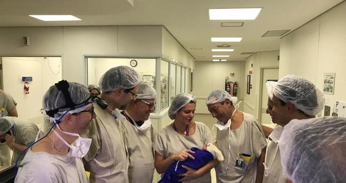 Dünyada ilk: Yeni üsulla uşaq dünyaya gətirildi
