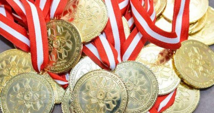 Məktəblilərə verilən qızıl medalla bağlı -
