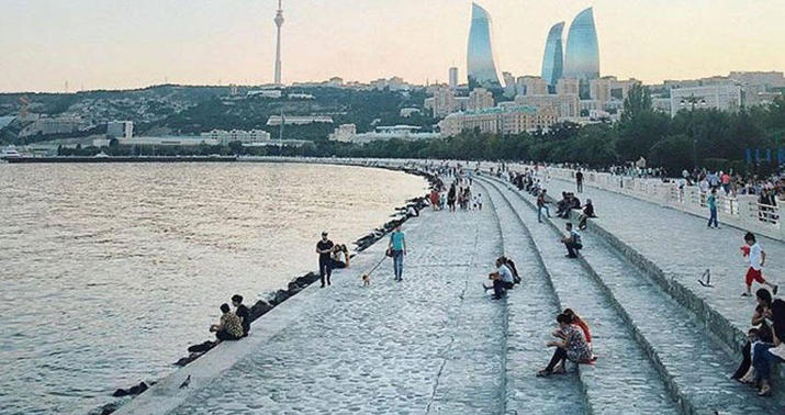 Bulvarda həkimin övladları və anası döyüldü –