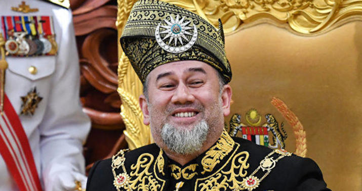 Rus gözəl ilə evlənən kral taxtdan imtina etdi