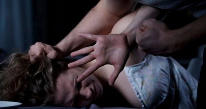 Gecələr evə gəlməyən kişi arvadına dəhşət yaşatdı –