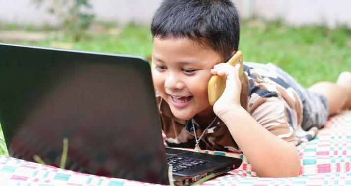 Bu yaşa qədər uşağa telefon vermək -