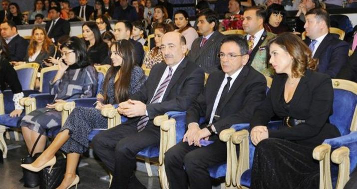 Leyla Əliyeva “Balaca şahzadə” tamaşasının premyerasında -