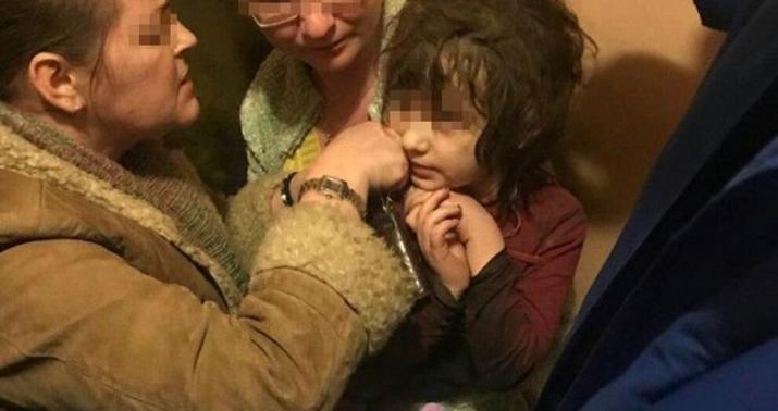 Moskvada mənzildən “Mauqli” qız tapıldı
