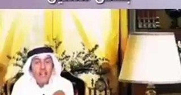 Canlı yayımda şahzadənin ayaqqabısını öpdü -