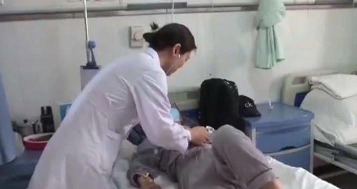 Bir şüşə canlı soxulcan uddu –