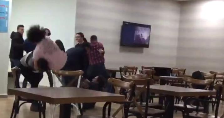 Tələbələrdən polislərə ilginc sürpriz -